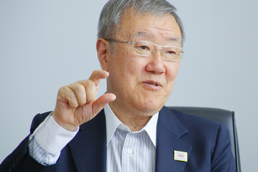 対談する出口治明さん
