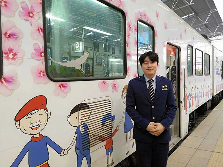 吉岡桂子_DMZトレイン車体