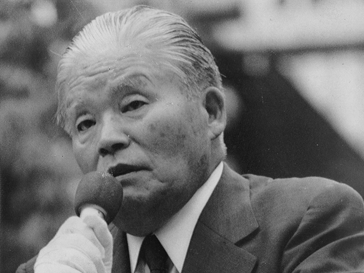 選挙演説中の大平首相(1980年5月30日撮影)。この後、気分が悪くなり入院。6月12日死去した(朝日新聞撮影)