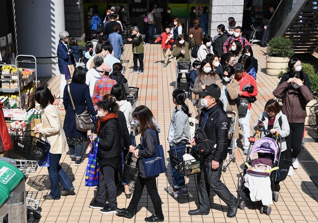 首次要求“自我约束 勿要外出”东京一片寂静