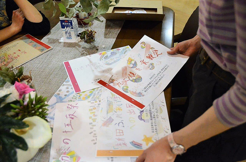 昨年度のイベントで撮影した写真をまとめたアルバム。希望する入居者らにも配布した