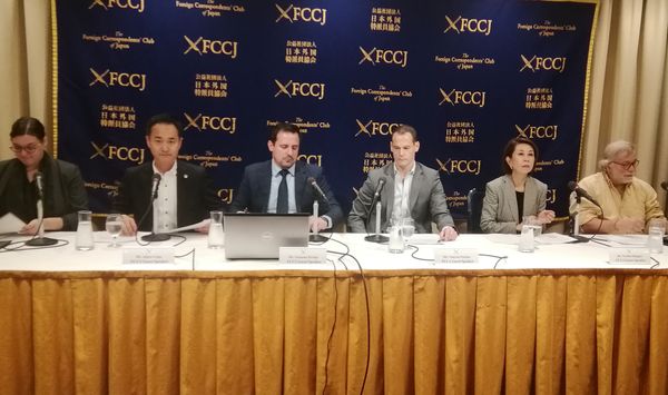サンドラ・ヘフェリン 記者会見