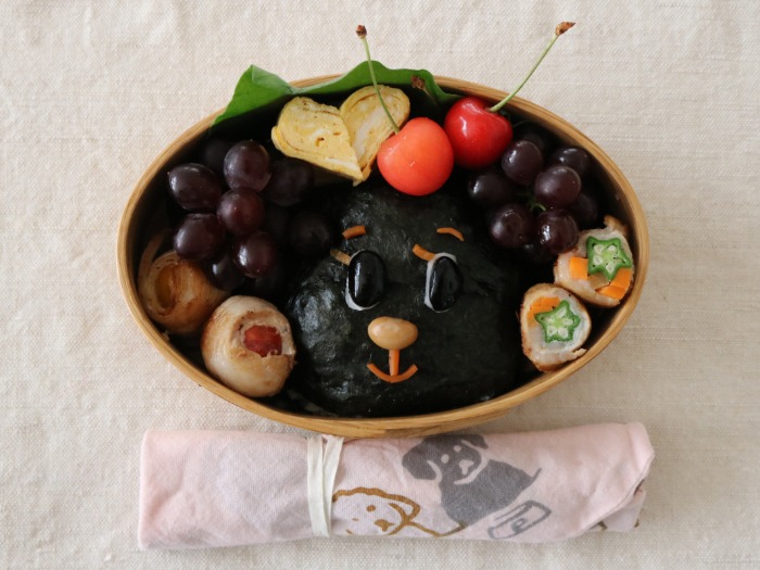バースデー弁当。耳と口はぶどう〜!
