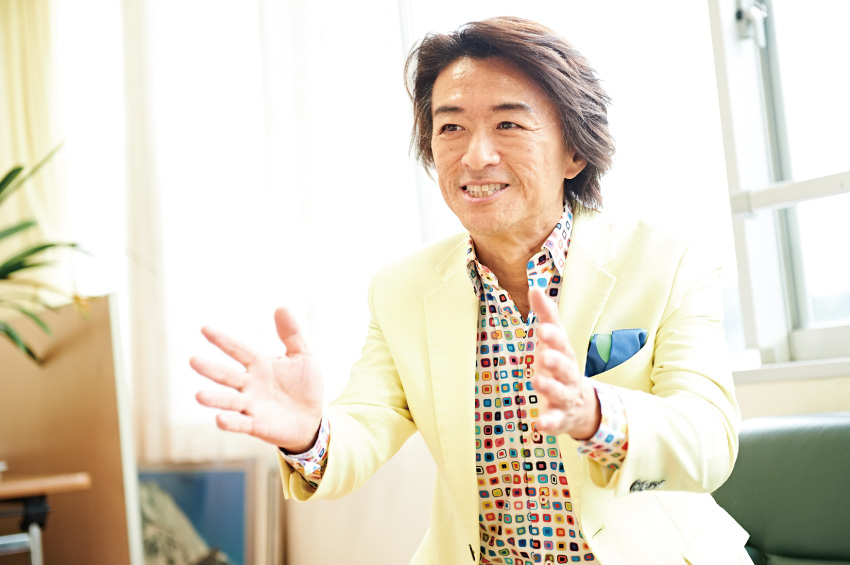 疲れの色を見せず、ディスコについて語った