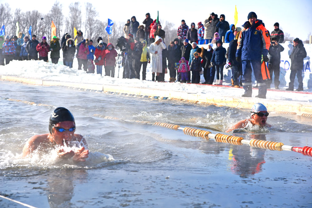 世界のスポーツ_雪の水泳_6