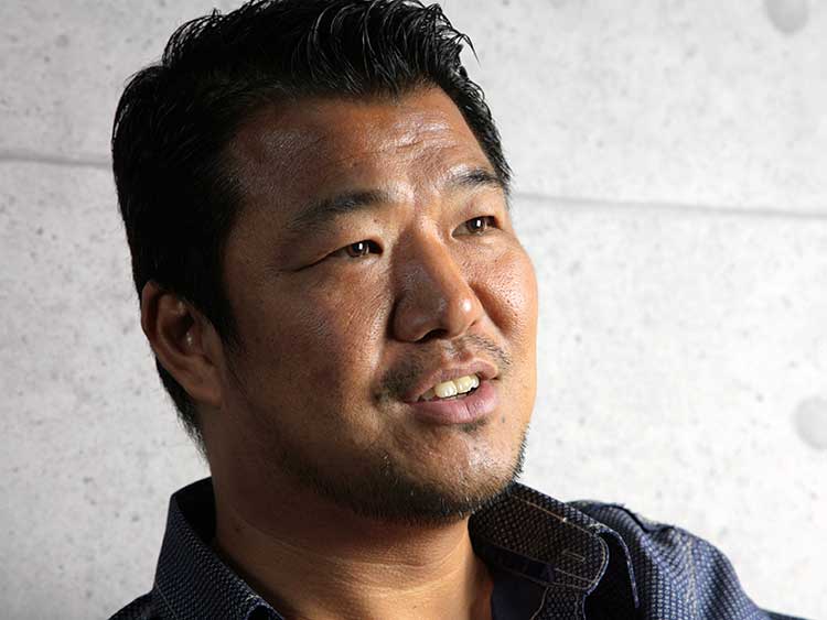 息子3人をすべて世界チャンピオンに育てた亀田史郎さん=トゥモロウズ提供