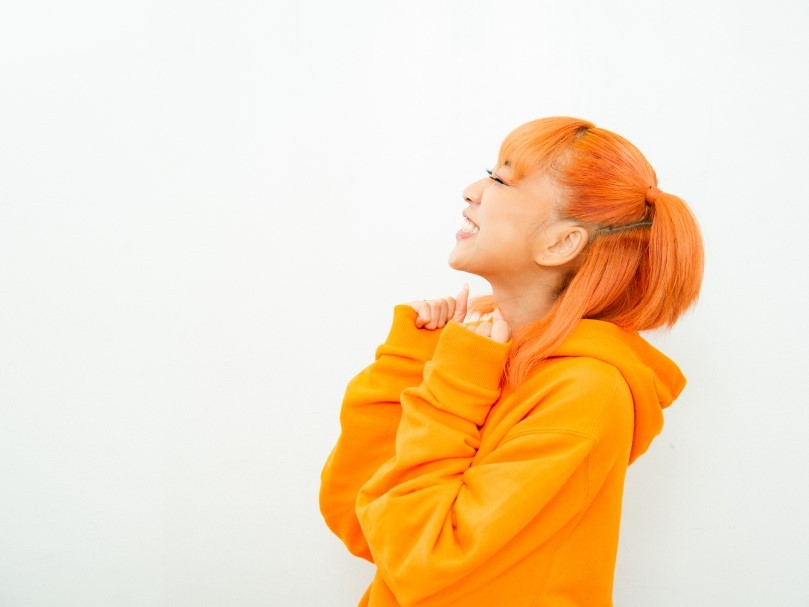 笑顔を見せる青山テルマさん