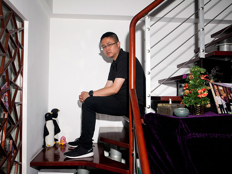 中国の人気作家の周浩暉。犯罪小説の3部作を書き上げ、読者層は海外にも広がっている=Giulia Marchi/©2018 The New York Times