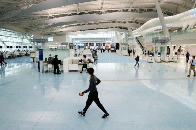 首次要求“自我约束 勿要外出”东京一片寂静