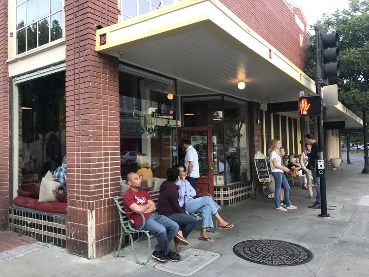 関根絵里セントラルの店先