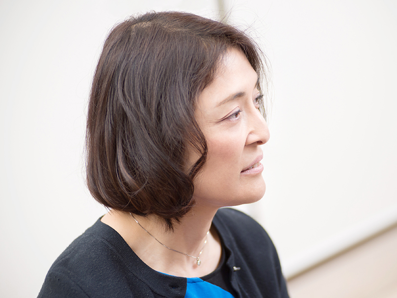 取材に応じた勝間和代さん