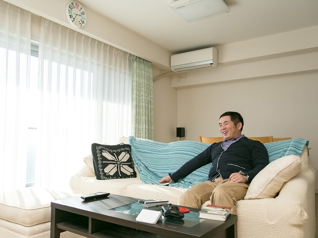 「将来の目標は立てたくない」30年ローンのマンションに「ルンバ」と住む42歳独身男性(ひとり部屋、拝見)