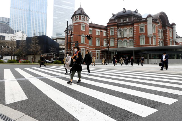 首次要求“自我约束 勿要外出”东京一片寂静