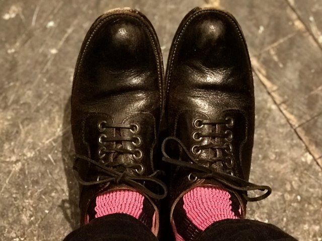 スエードの靴に刻まれた記者人生とぶれないビジョン