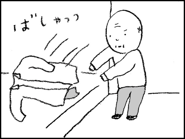 ばしゃっっ。父さん、脱いだシャツを玄関に投げる