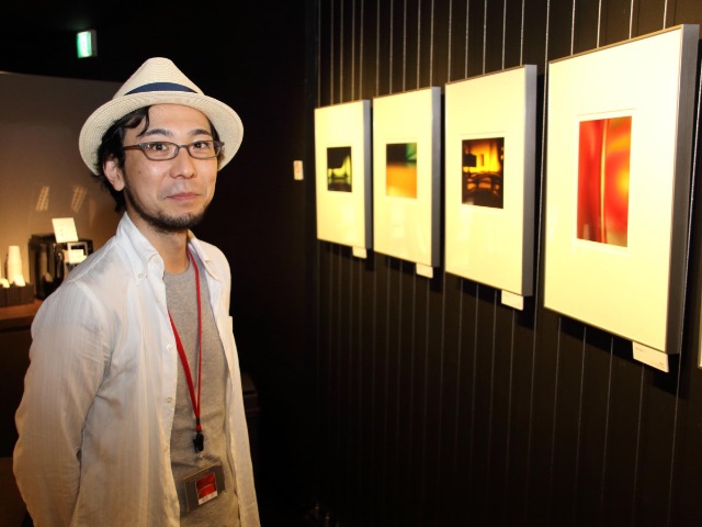 「プラスチックには昔の生き物の記憶がある」次世代を担う写真家のユニークな持論