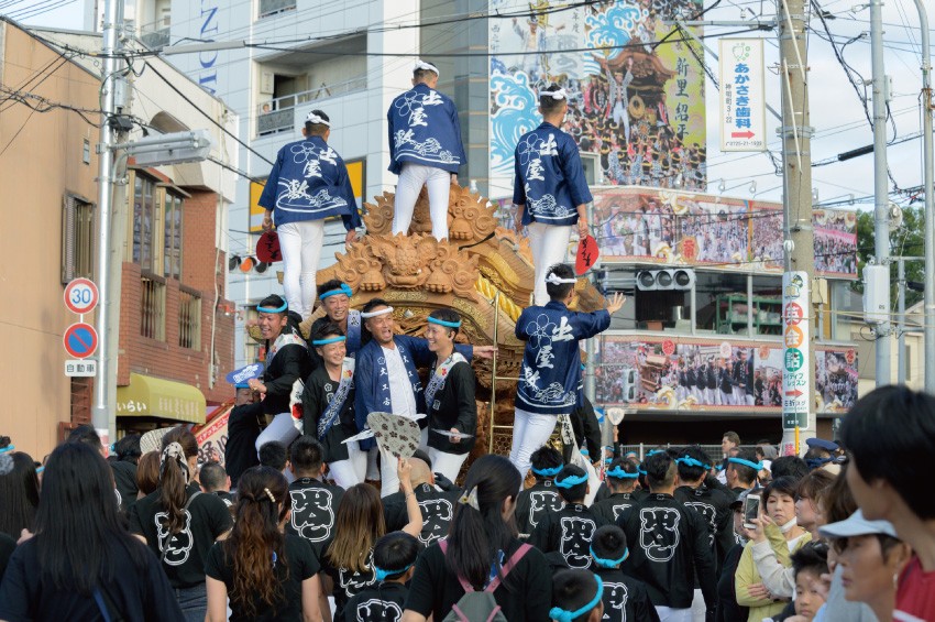 「出屋敷町」の大工方もオレンジリングをしている