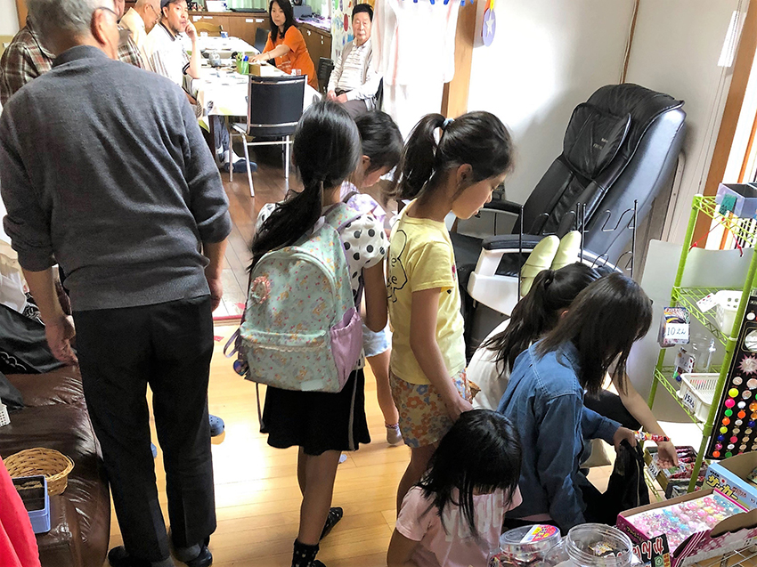 友だちが友だちを呼び、そしてまた友だちを呼ぶ…