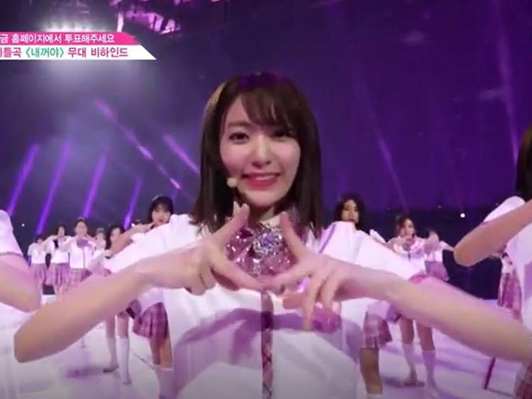 タイトル曲「ネッコヤ」でセンターを獲得した宮脇咲良(中央)=Mnet「プロデュース48」より