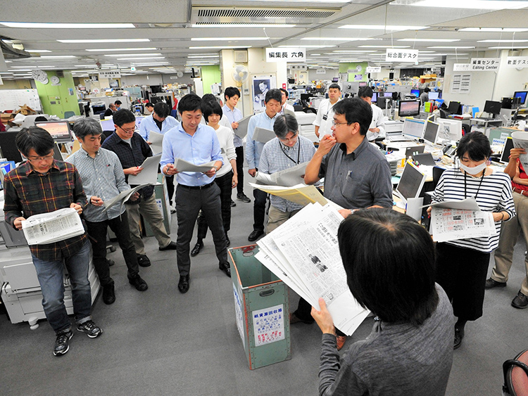 朝日新聞の編集フロアの風景。特別見学会で訪問します