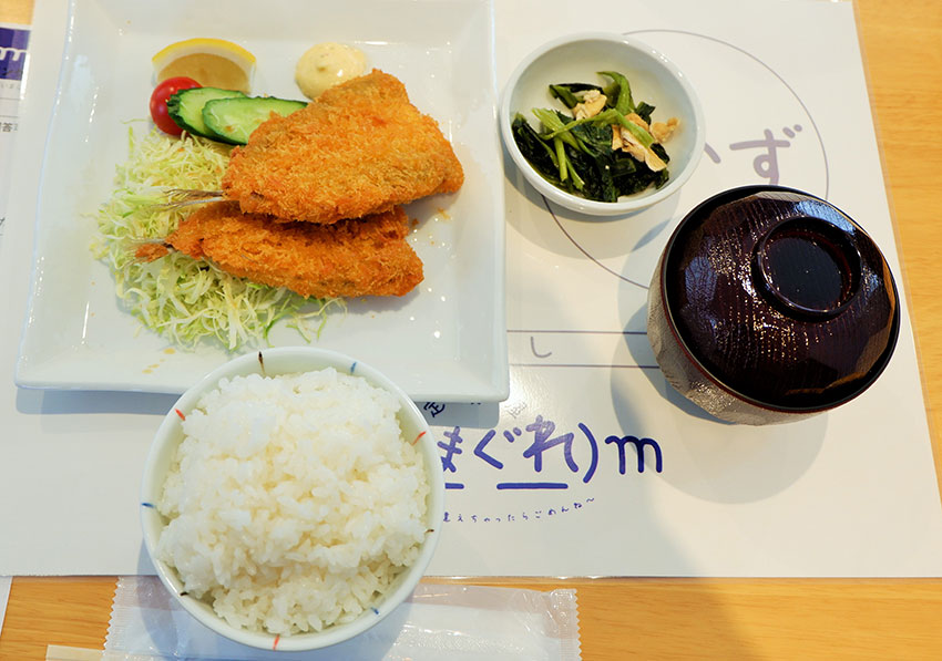 注文したとろアジフライ定食