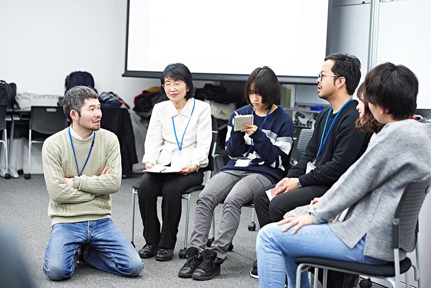 認知症の人の孤立を疑似体験するワークショップ