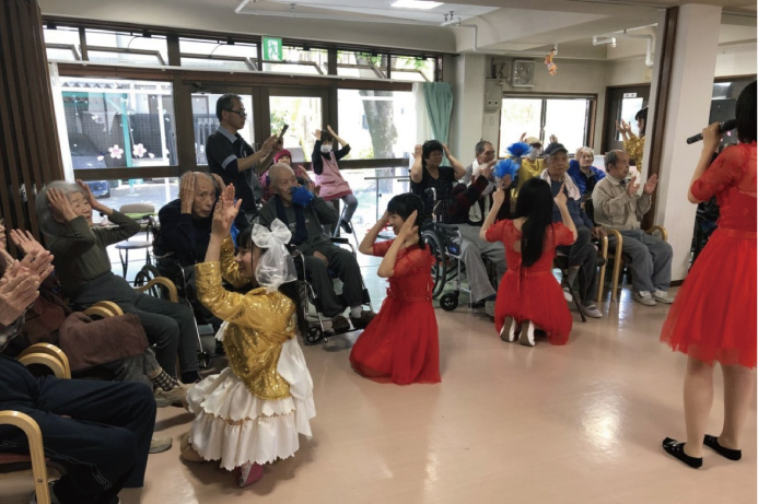 慰問に訪れたのあかぎ団