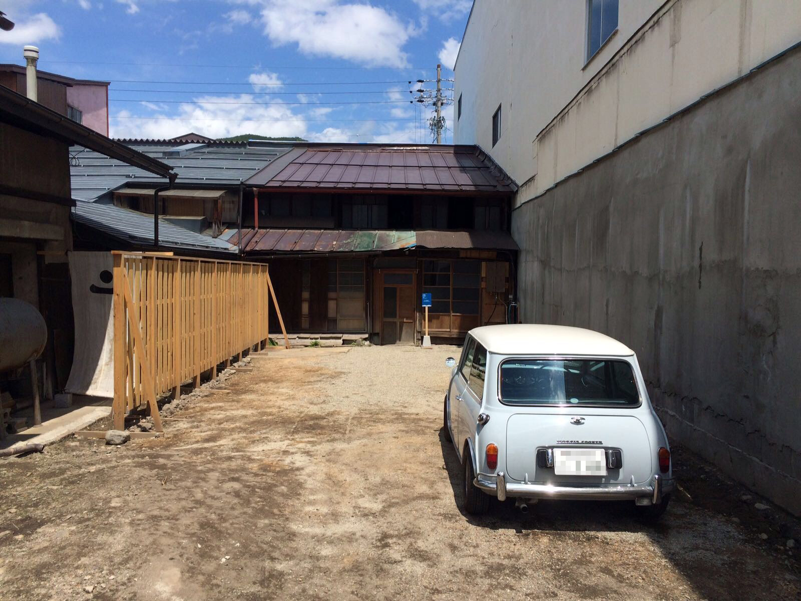 会場入口の雰囲気は、独特なものだった。ここに何万人が入ったと考えると、それはそれで恐ろしい……