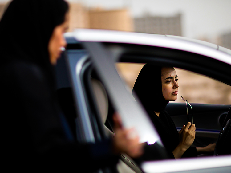 サウジアラビア・ダンマームで運転講習を受ける女性=2018年6月17日、Tasneem Alsultan/©2019 The New York Times