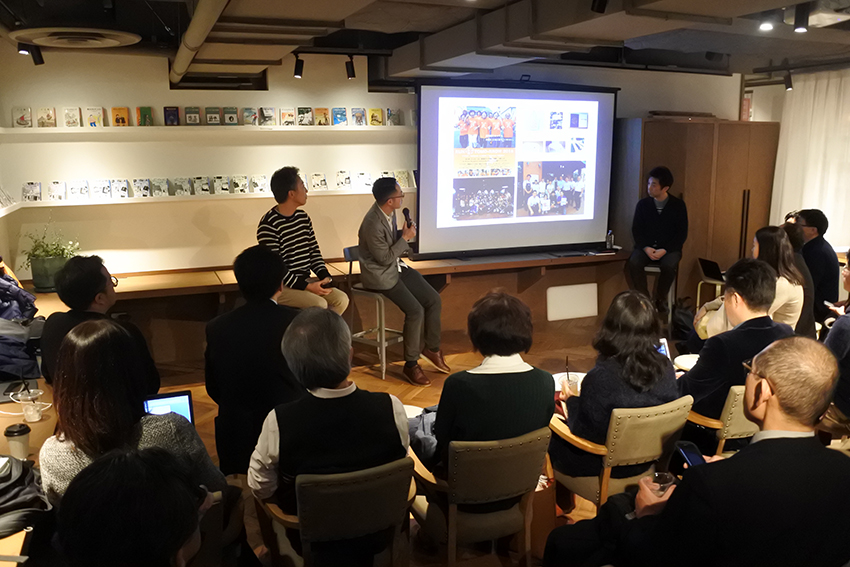 出版記念イベントで、ふだんの活動を紹介する徳田雄人さん