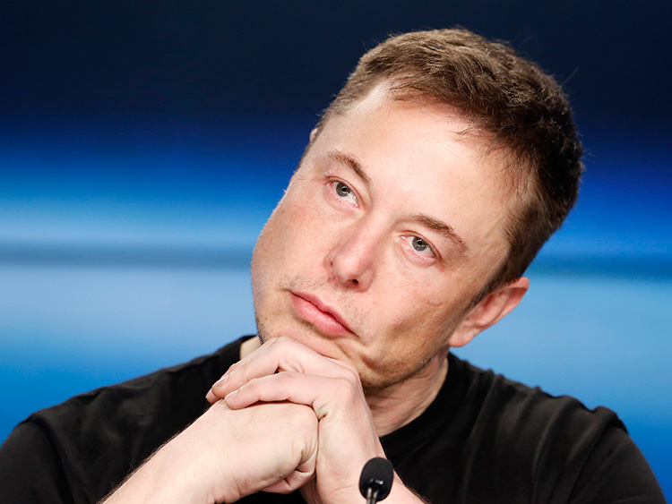 テスラの最高経営責任者(CEO)であり、宇宙開発のスペースXも率いるイーロン・マスク氏=ロイター