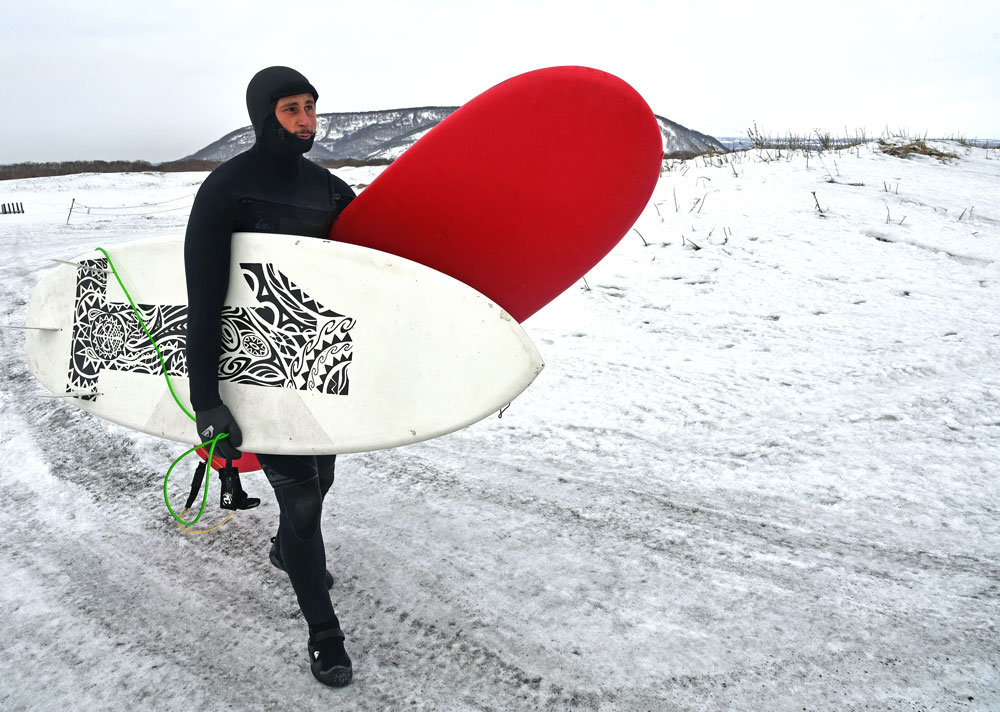 世界のスポーツ_雪の水泳_1