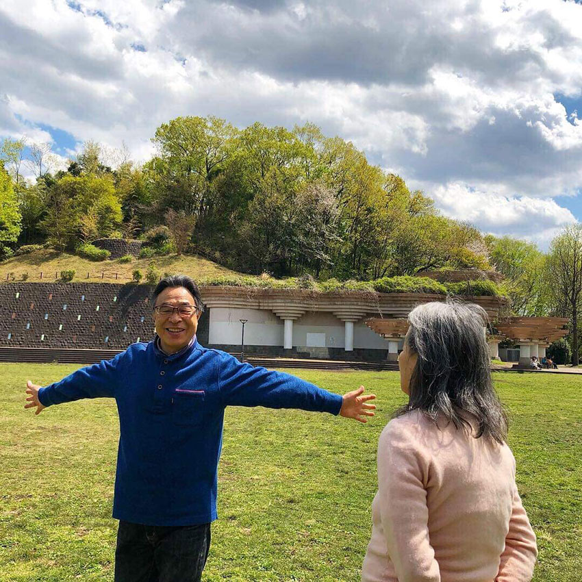 足を伸ばした公園で深呼吸