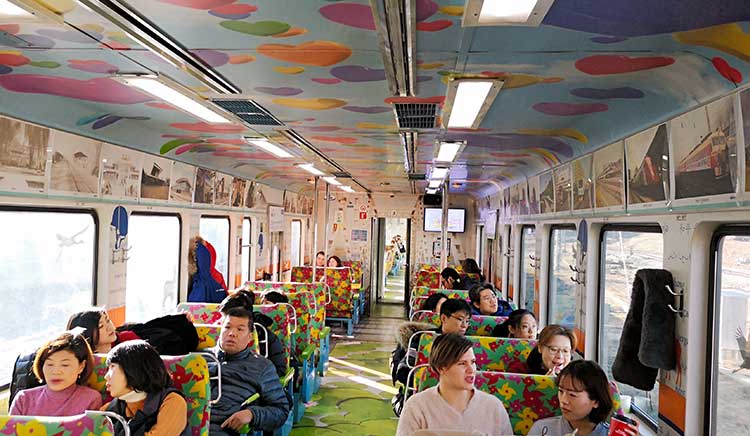 吉岡桂子_DMZトレイン車内