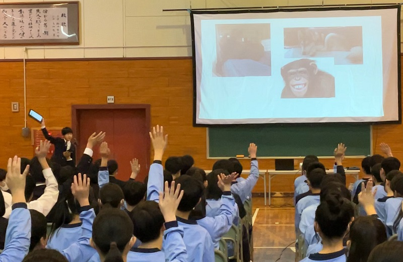 体育館での代表プレゼン