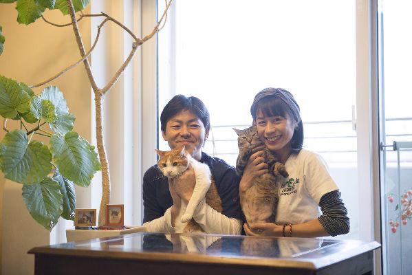 夫妻とはるまき君と福多朗君
写真=上村雄高