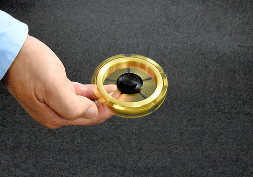 なめらかで静かに回転し続ける「サターンスピナー」