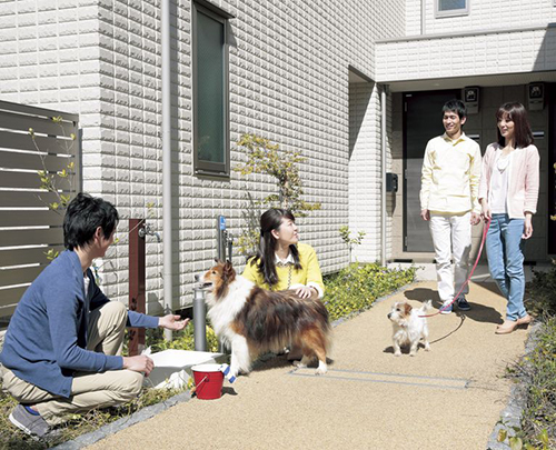エントランス周辺は、行き交う飼い主同士がコミュニケーションしやすい動線