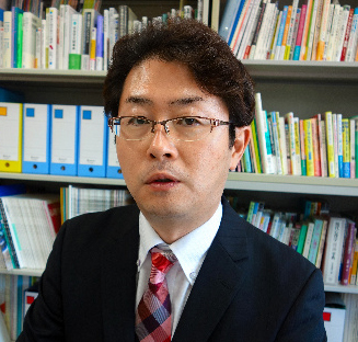 加藤謙介(かとうけんすけ)九州保健福祉大准教授<br />
75年生まれ。専門は社会心理学、ヒトと動物の関係学会理事。「人とペットの減災」なども研究する。