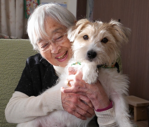 潤子さんに抱かれるパク