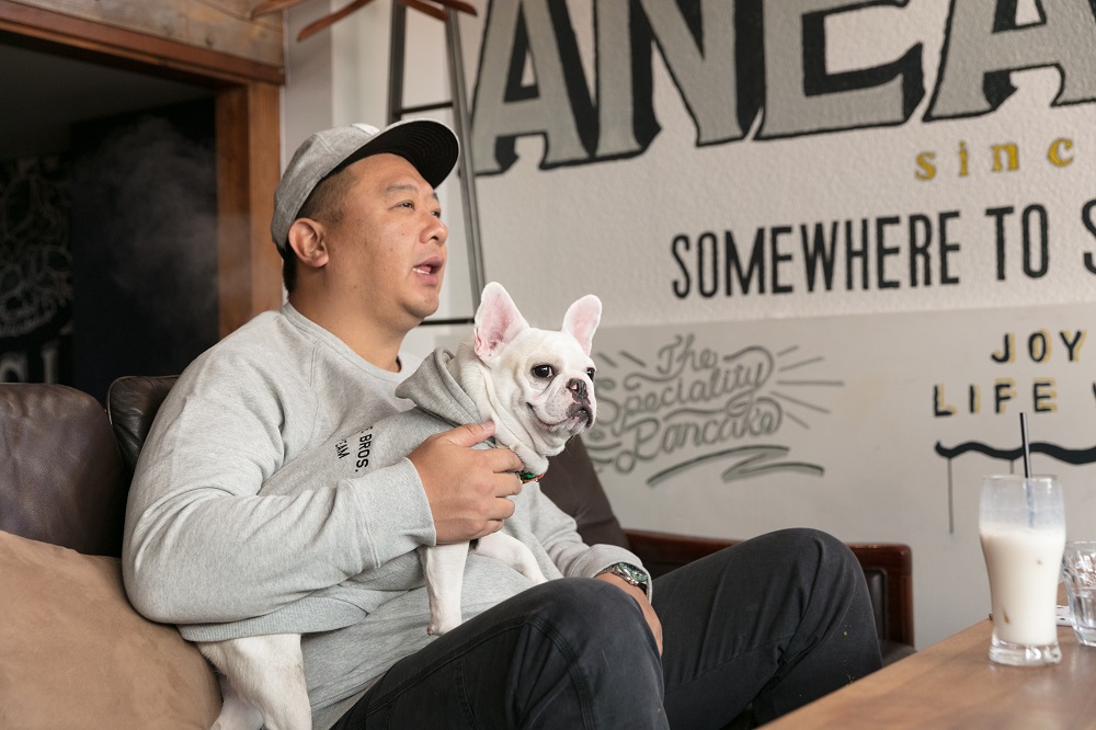 代々木公園近くには愛犬と入れるお洒落なカフェもたくさん。取材協力:「anea café参宮橋店」