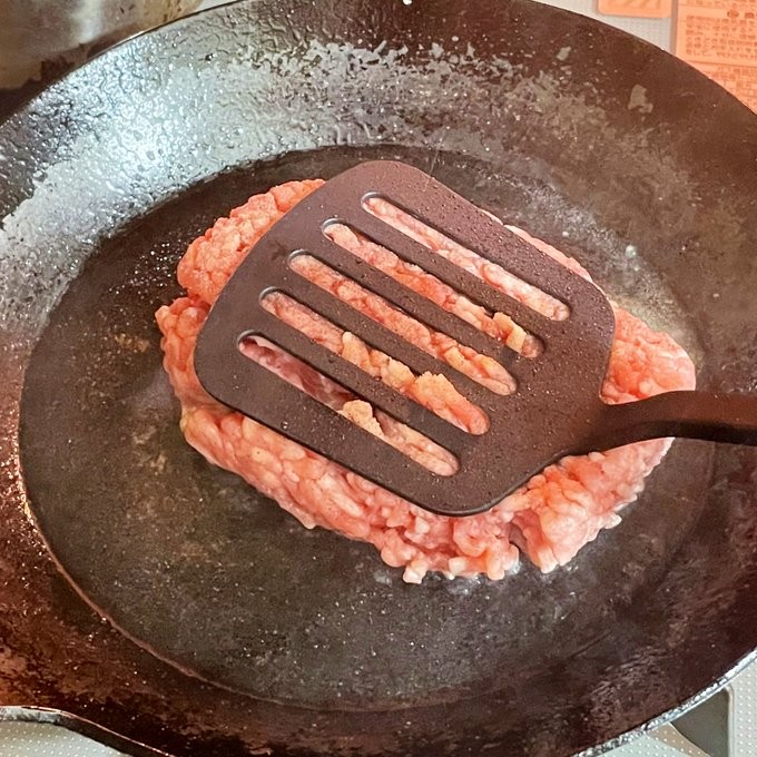 ベテラン主婦も衝撃 やけくそハンバーグ が話題 パックの合いびき肉 そのまま焼くだけ まいどなニュース ベテラン主婦も衝撃 やけくそハンバーグ が話題 パックの合いびき肉 そのまま焼くだけ まいどなニュース