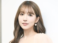 ｎｈｋ鈴木奈穂子アナの中学時代写真に 顔が美形すぎ モテただろうなー あさイチで人気 よろず ニュース
