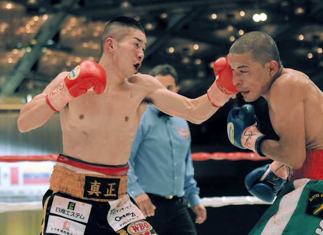 WBO世界ミニマム王座の初防衛に成功＝2018年3月18日、神戸ポートピアホテル大輪田の間