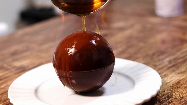 フランベしたブランデーに包まれて…（画像提供／ネコノメさん）