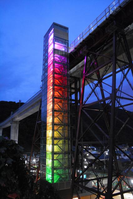 乘七彩光芒电梯 去天空之站一览日本海