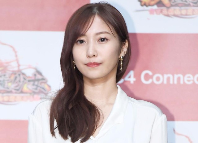 佐野ひなこ 肩出し美デコルテ写真に これぞ美 鎖骨世界一 の声続々 よろず ニュース