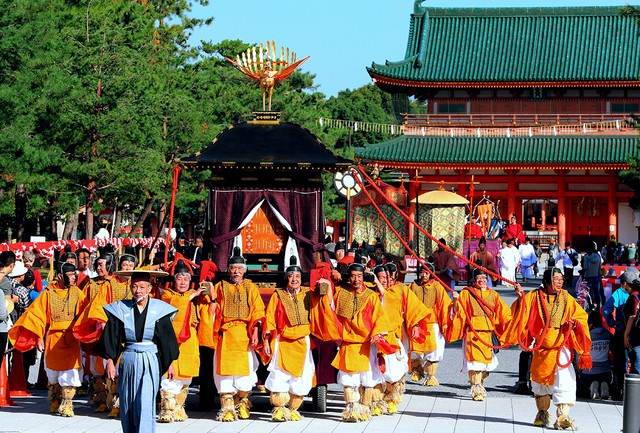 京都·时代祭时隔2年再次登场 2千人共绘华丽时代画卷(视频)