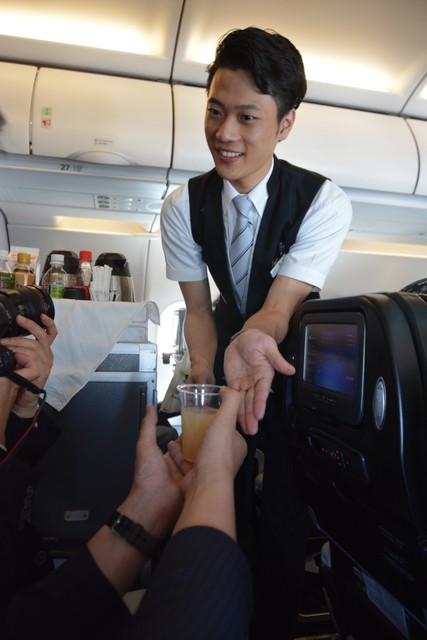 盼提升男空服员认知度 星悦航空「空少班机」启航(影片)