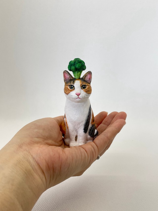 猫の頭に 乗せてみニャ みかん さんまの塩焼き フランスパン ブロッコリーなどミニチュア全10種類 まいどなニュース